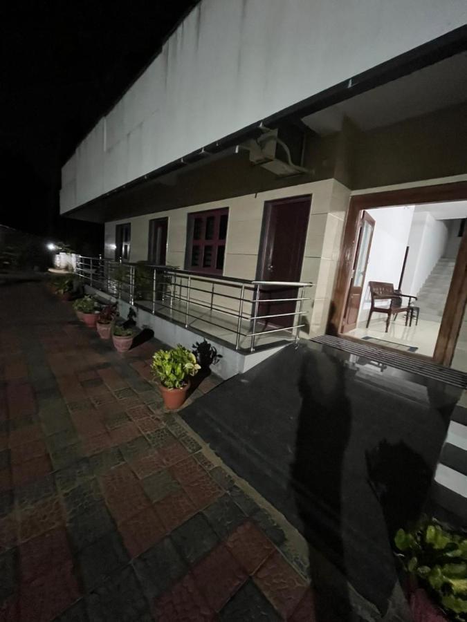 Delta Hospitality - Sea Facing Rooms With A Private Beach Kalyānpur Buitenkant foto